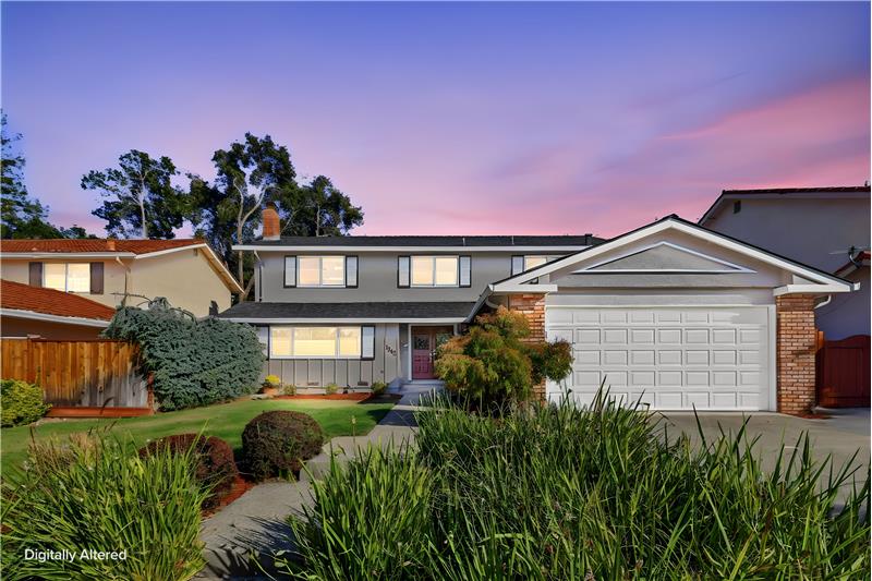 BIG, BRIGHT & BEAUTIFUL HOME LOCATED IN DESIRABLE LYNBROOK AREA!!