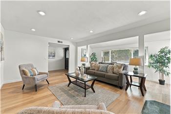 BEAUTIFUL, INVITING & OPEN ENTERTAINING SPACE!!
