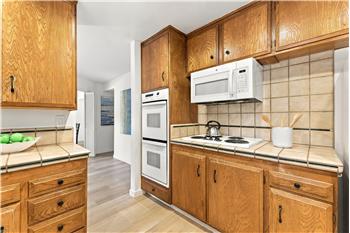 OAK CABINETRY IN KITCHEN!!