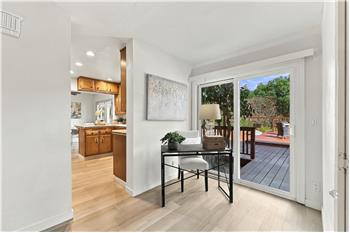 ENERGY-EFFICIENT DUAL PANE WINDOWS THROUGHOUT!!