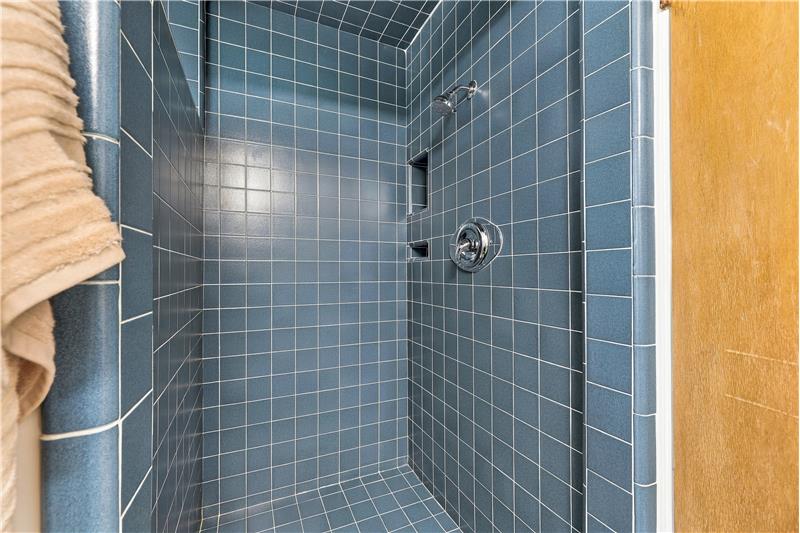 TWO FULL BATHS UPSTAIRS!! ONE BATH DOWNSTAIRS!!