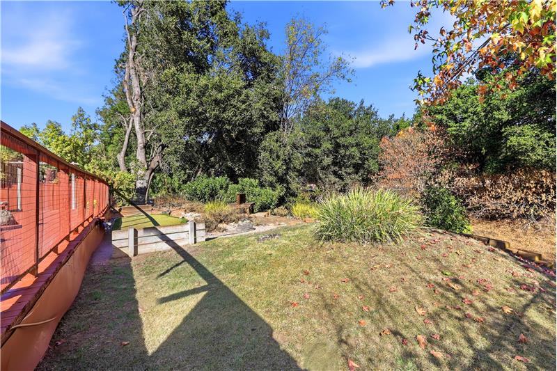 EXPANSIVE YARD SPACE, GREAT FOR ENTERTAINING, GARDEN SPACE OR PLAY AREA!!