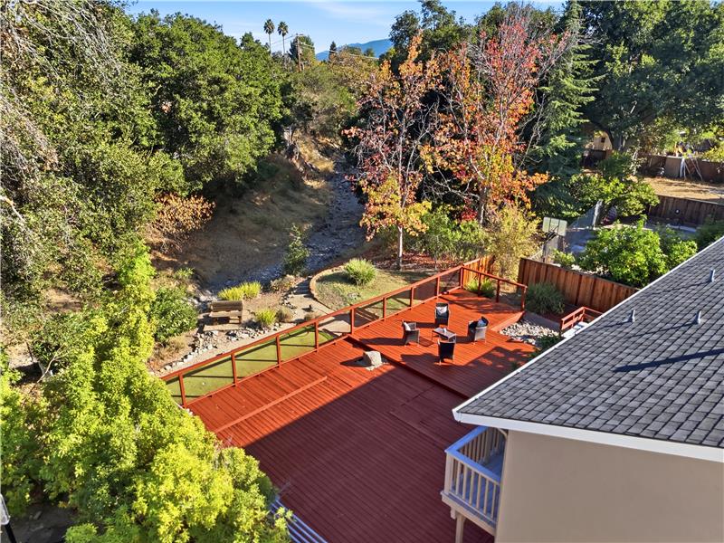 DECK OVERLOOKS SARATOGA CREEK!!
