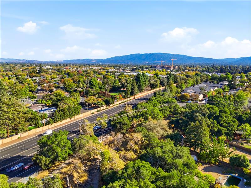 E-Z ACCESS TO LAWRENCE EXPRESSWAY, DE ANZA BLVD & HIGHWAYS 280 & 85 TO 101!!