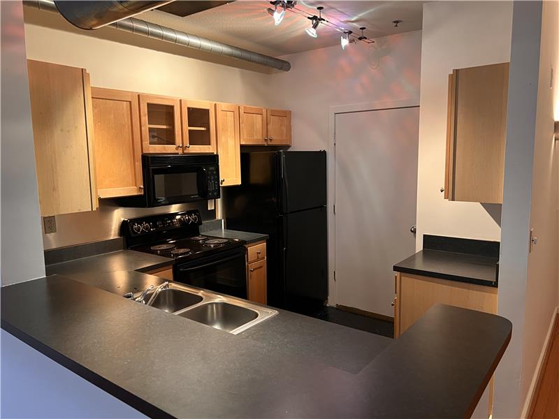 Kitchen Has Great Cabinet Space